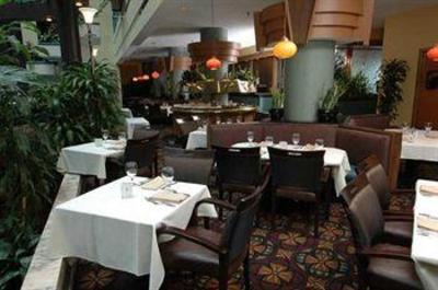 фото отеля Embassy Suites Minneapolis Airport