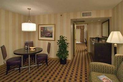фото отеля Embassy Suites Minneapolis Airport