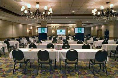 фото отеля Embassy Suites Minneapolis Airport