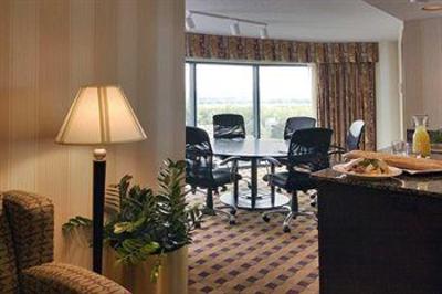 фото отеля Embassy Suites Minneapolis Airport