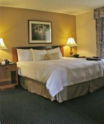 фото отеля Hampton Inn on the Lake at Harbison