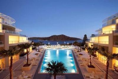 фото отеля Mantra Ettalong Beach Resort