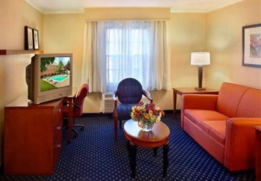 фото отеля Courtyard by Marriott Boston Woburn / Burlington