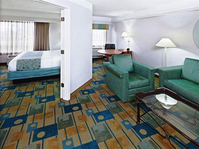 фото отеля La Quinta Inn & Suites Dallas DFW Airport North Irving