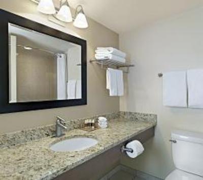 фото отеля Campus Tower Suite Hotel Edmonton