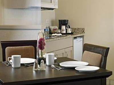 фото отеля Campus Tower Suite Hotel Edmonton