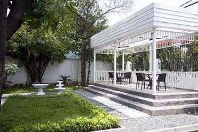 фото отеля Le Leela Villa Hotel