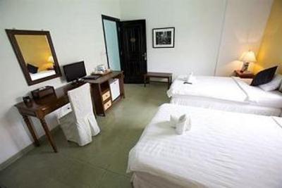 фото отеля Le Leela Villa Hotel