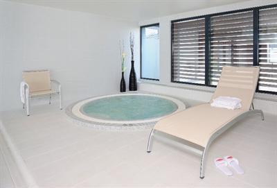 фото отеля Residhome Appart Hotel Seine Saint Germain Carrieres-sur-Seine