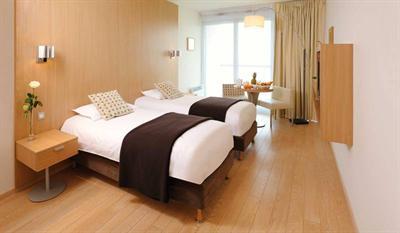фото отеля Residhome Appart Hotel Seine Saint Germain Carrieres-sur-Seine