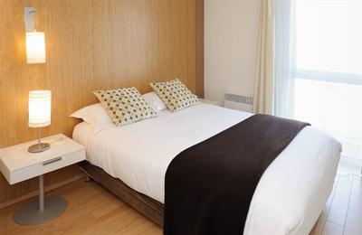 фото отеля Residhome Appart Hotel Seine Saint Germain Carrieres-sur-Seine