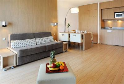 фото отеля Residhome Appart Hotel Seine Saint Germain Carrieres-sur-Seine