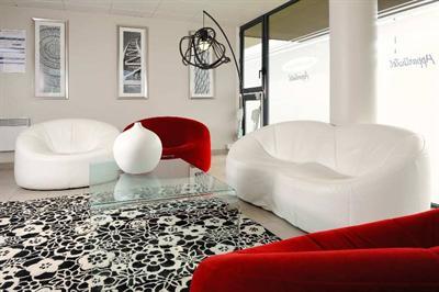 фото отеля Residhome Appart Hotel Seine Saint Germain Carrieres-sur-Seine