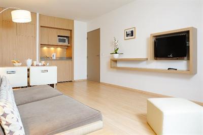 фото отеля Residhome Appart Hotel Seine Saint Germain Carrieres-sur-Seine