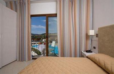 фото отеля Terra Di Mare Resort & Spa San Teodoro
