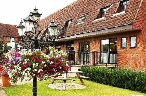 фото отеля Lakeside International Hotel Camberley
