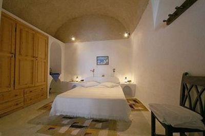 фото отеля Annio Furnished Apartments