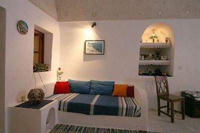 фото отеля Annio Furnished Apartments