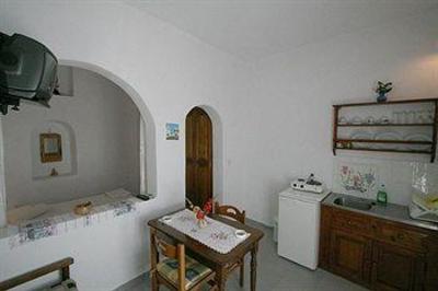 фото отеля Annio Furnished Apartments
