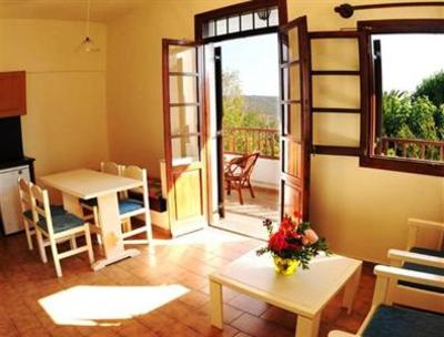 фото отеля Alianthos Suites