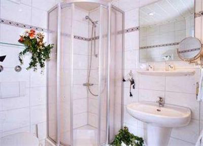 фото отеля Eazires Flora City Hotel