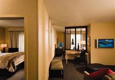 фото отеля Cambria Suites Miami Airport Blue Lagoon