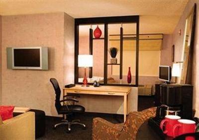 фото отеля Cambria Suites Miami Airport Blue Lagoon