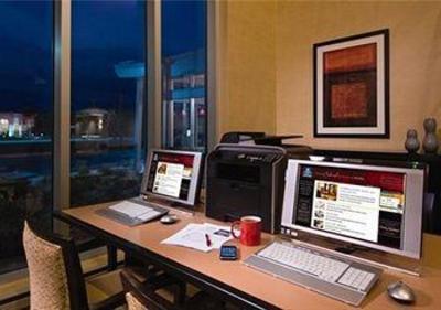 фото отеля Cambria Suites Miami Airport Blue Lagoon