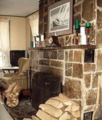 фото отеля Stone Hearth Inn & Tavern