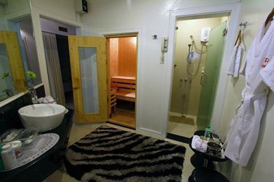 фото отеля V.I.P. Suite Apartelle