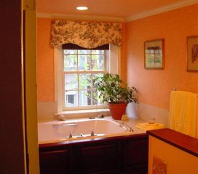 фото отеля Two-O-One Bed and Breakfast
