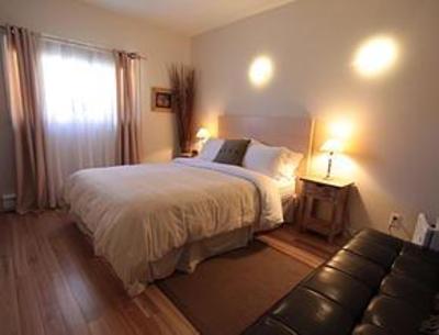 фото отеля Auberge la Grange de l'Île Saint Pierre d'Orleans