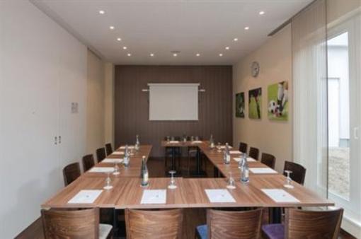 фото отеля Holiday Inn Express Hamburg St Pauli Messe
