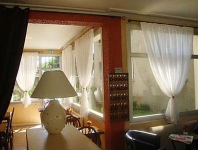 фото отеля Hotel Au Val De Saone Sathonay-Camp