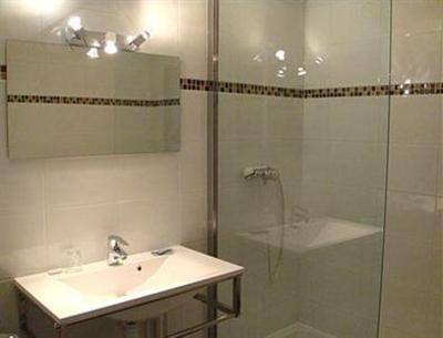 фото отеля Hotel Au Val De Saone Sathonay-Camp