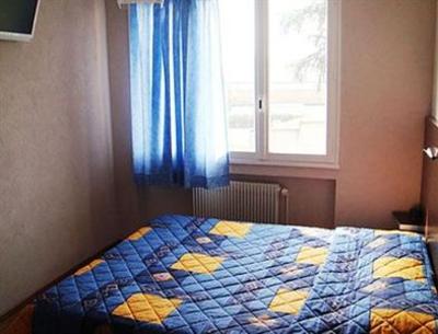 фото отеля Hotel Au Val De Saone Sathonay-Camp