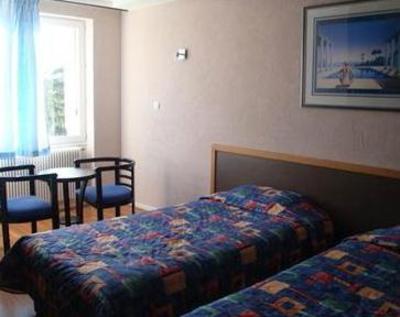 фото отеля Hotel Au Val De Saone Sathonay-Camp