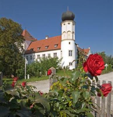 фото отеля Schlosshotel Neufahrn