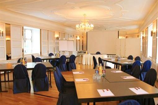 фото отеля Schlosshotel Neufahrn