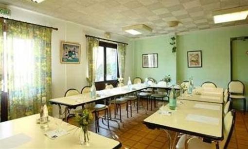 фото отеля Hotel Kyriad Orthez