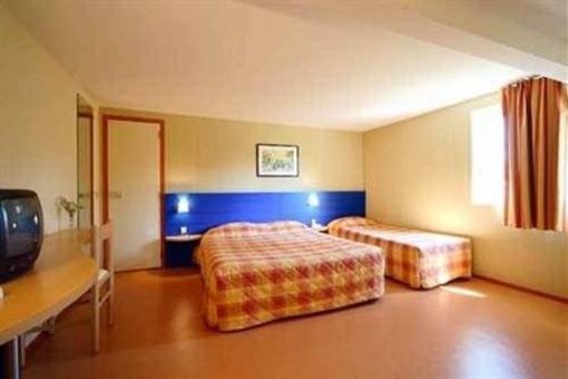 фото отеля Hotel Kyriad Orthez