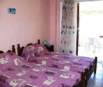 фото отеля Napoleon Bay Beachfront Apartments Paleokastritsa