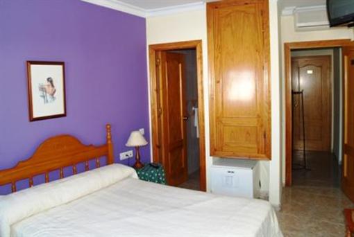 фото отеля Hostal Regina Nerja