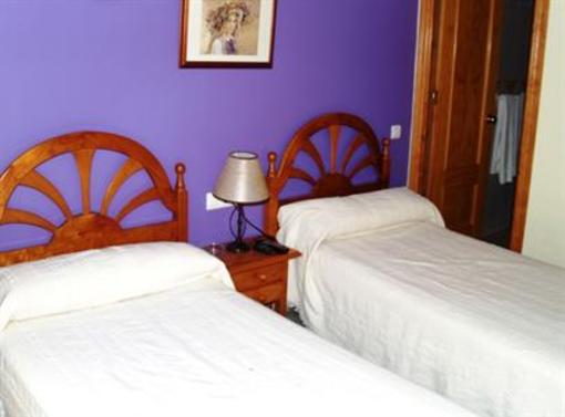 фото отеля Hostal Regina Nerja