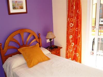 фото отеля Hostal Regina Nerja