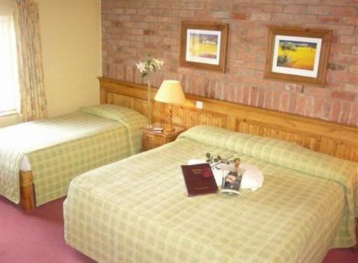 фото отеля Walsh's Hotel Maghera