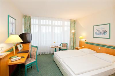 фото отеля Parkhotel Rugen Bergen auf Rügen