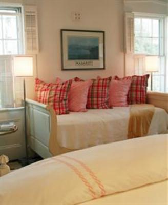 фото отеля Nantucket Whaler Guest House