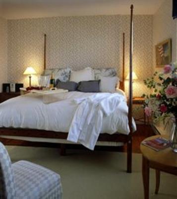 фото отеля Nantucket Whaler Guest House