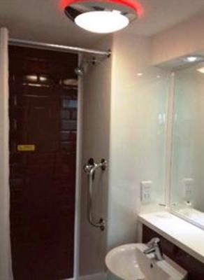 фото отеля Travelodge London Teddington